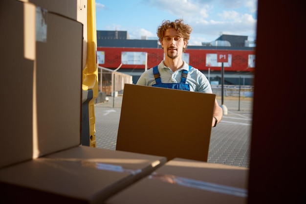 warehouse worker loading van preparing parcel box delivery 266732 37041.jpg